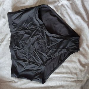 NWT Size Medium Black Bikini Bottoms